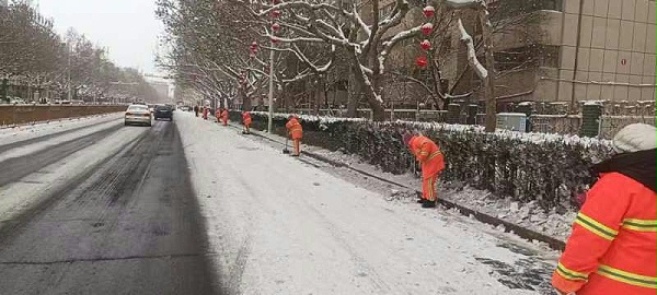 喀什玉龙环保“战冰雪，保出行”