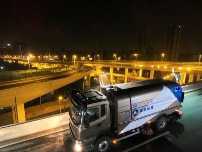 全球首个自动驾驶清扫车正式亮相上海中环